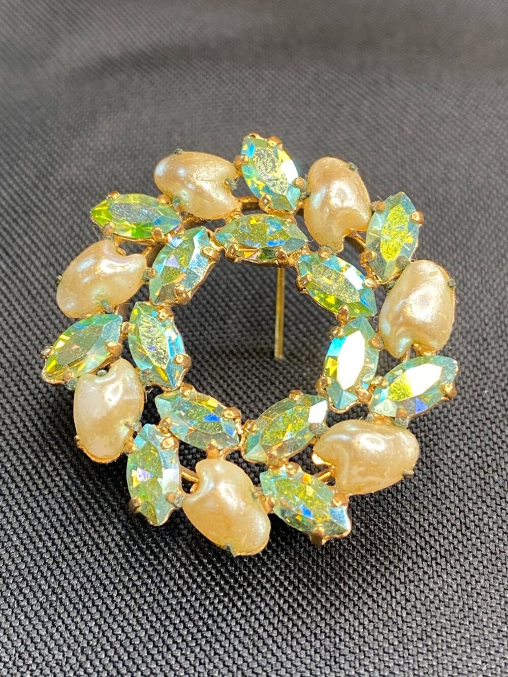 Vintage Juliana-style Brooch Iridescent Aurora Borealis Rhinestones Faux Pearls